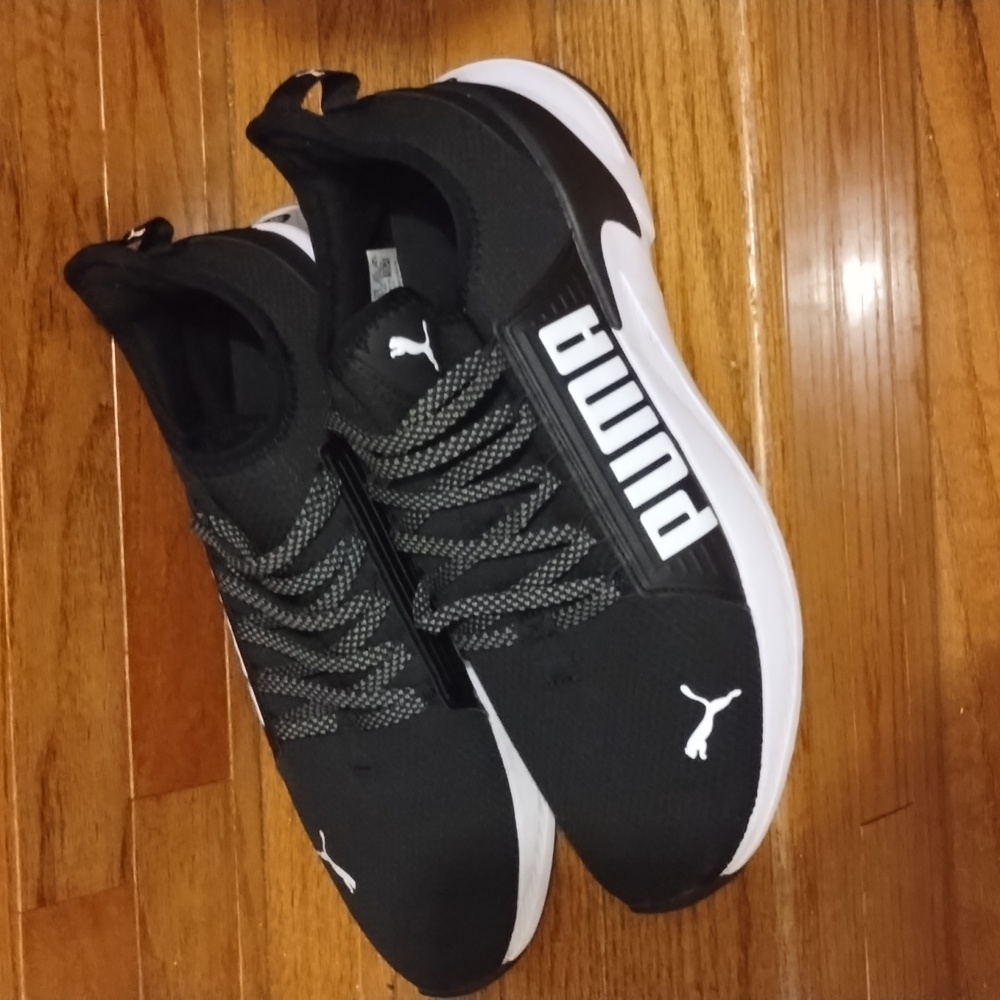 Puma tennis shoes